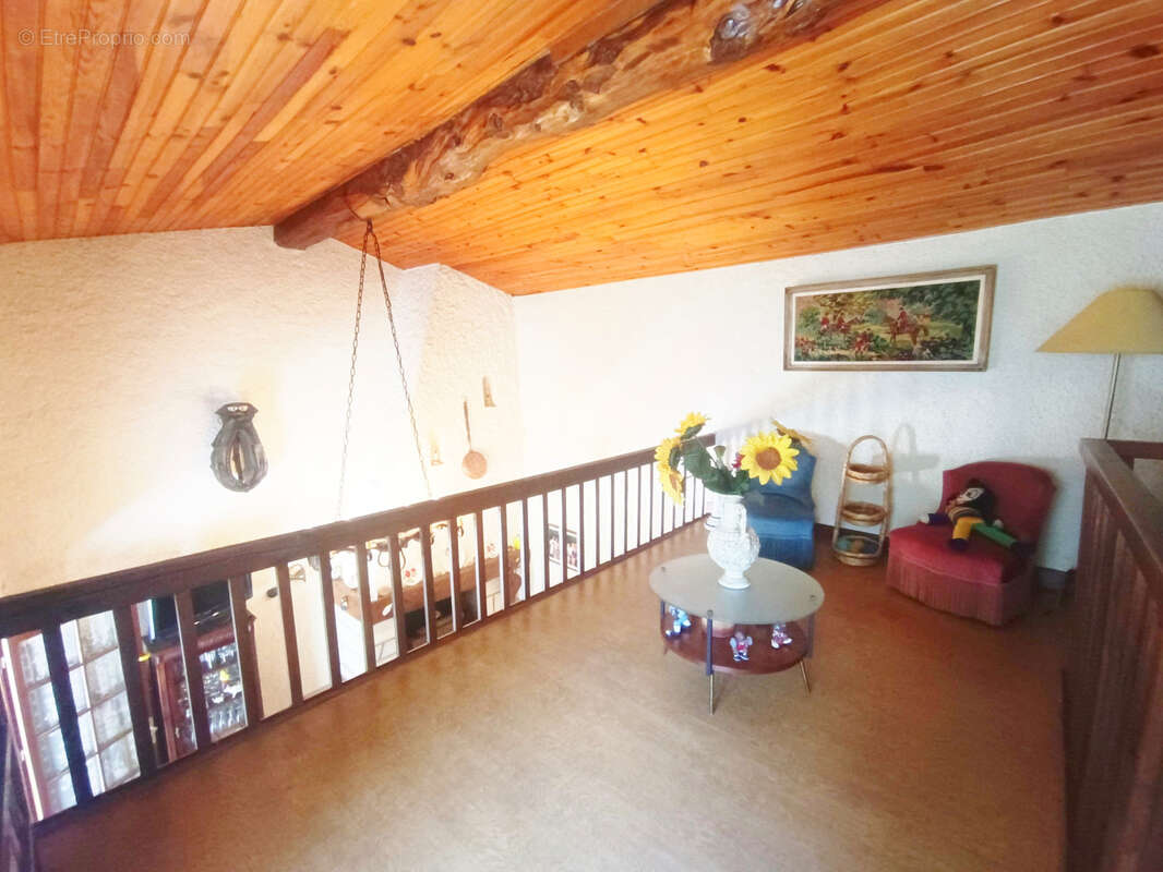 Maison à SAINT-JULIEN-LE-ROUX