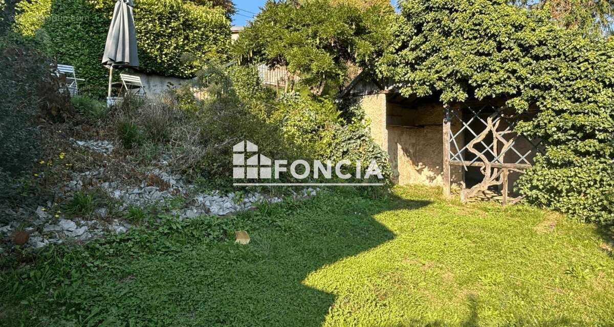 Maison de caractère de 186m2 et son terrain de 810m2 à Chambéry - photo 12