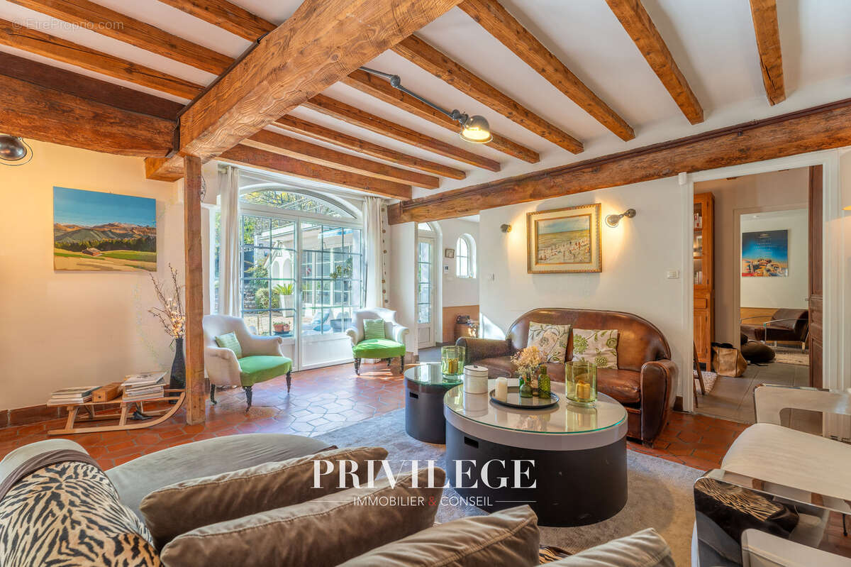 Maison à COLLONGES-AU-MONT-D&#039;OR