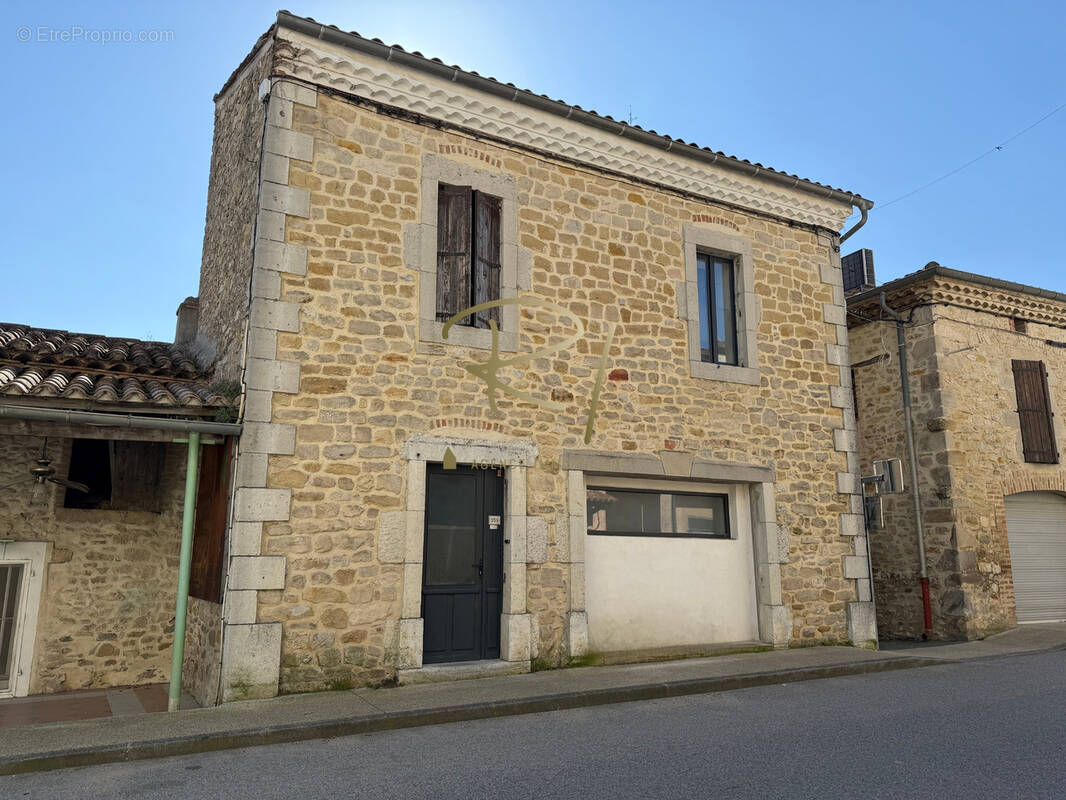 Maison à SAINT-SAUVEUR-DE-CRUZIERES