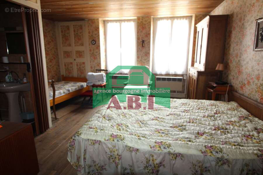 58, Varzy proche des commerces MAISON DE BOURG habitable à rafraîchir au goût du jour. - photo 9