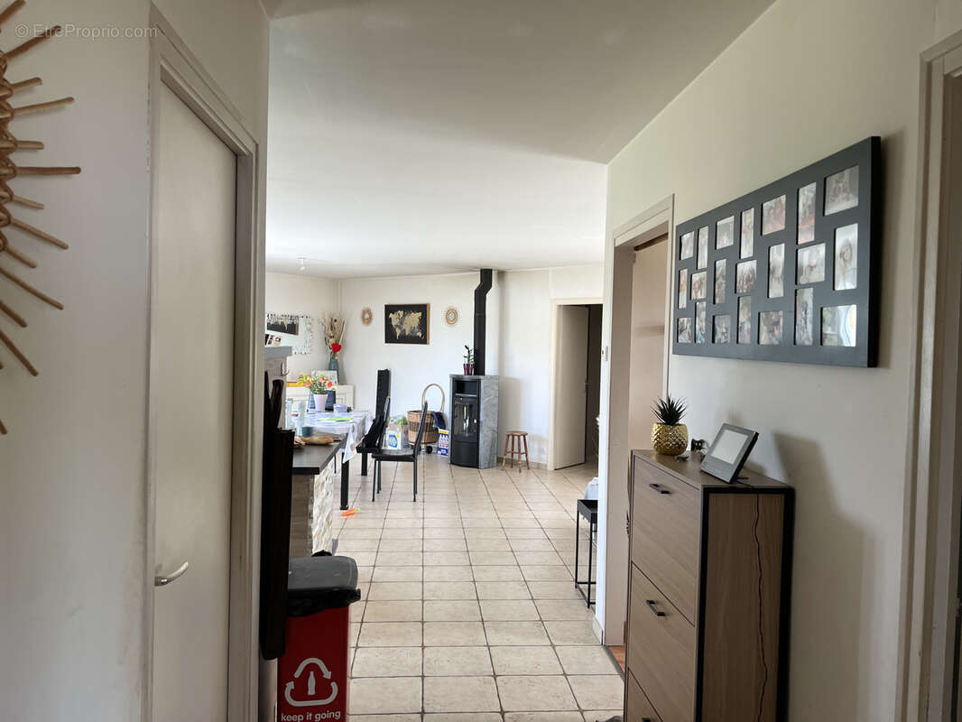 Maison de plain pied avec terrain clos - THIRE - photo 9