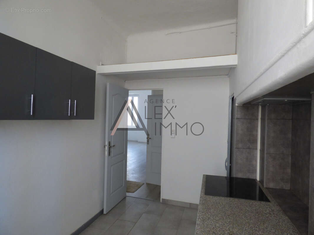 Appartement à MARSEILLE-4E