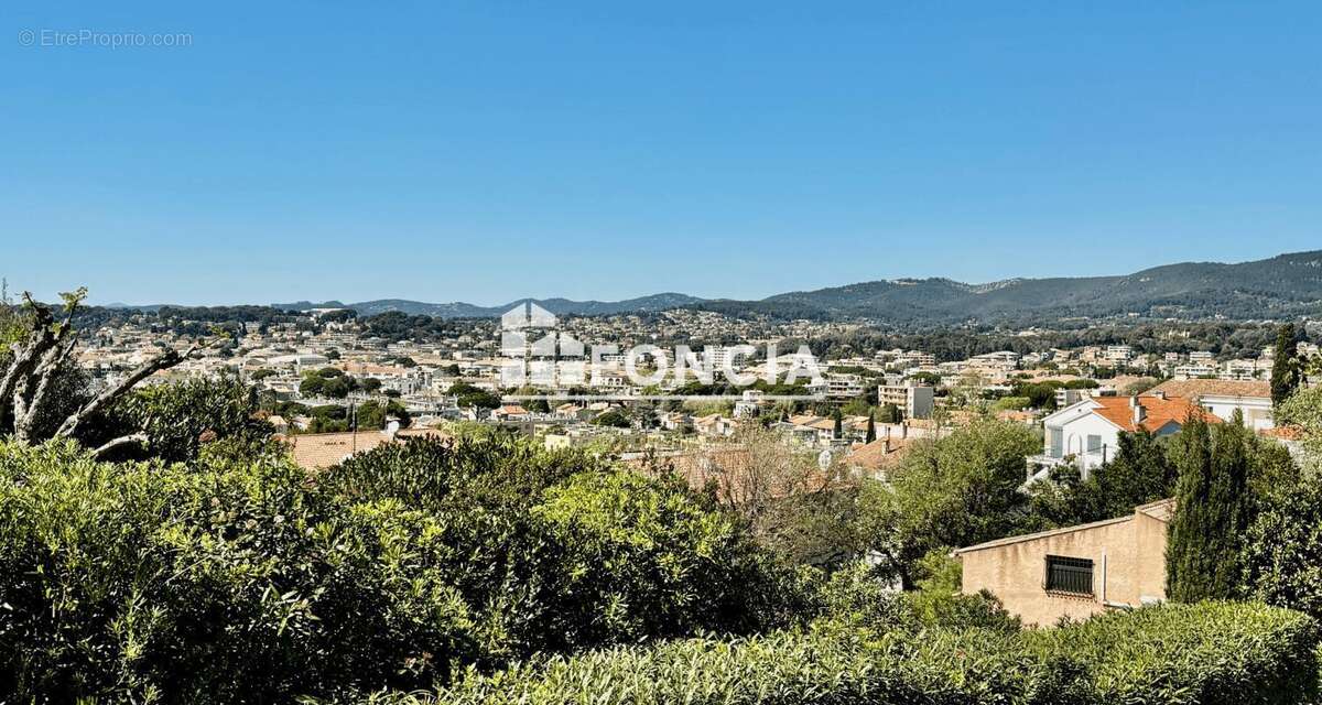 Appartement à SIX-FOURS-LES-PLAGES