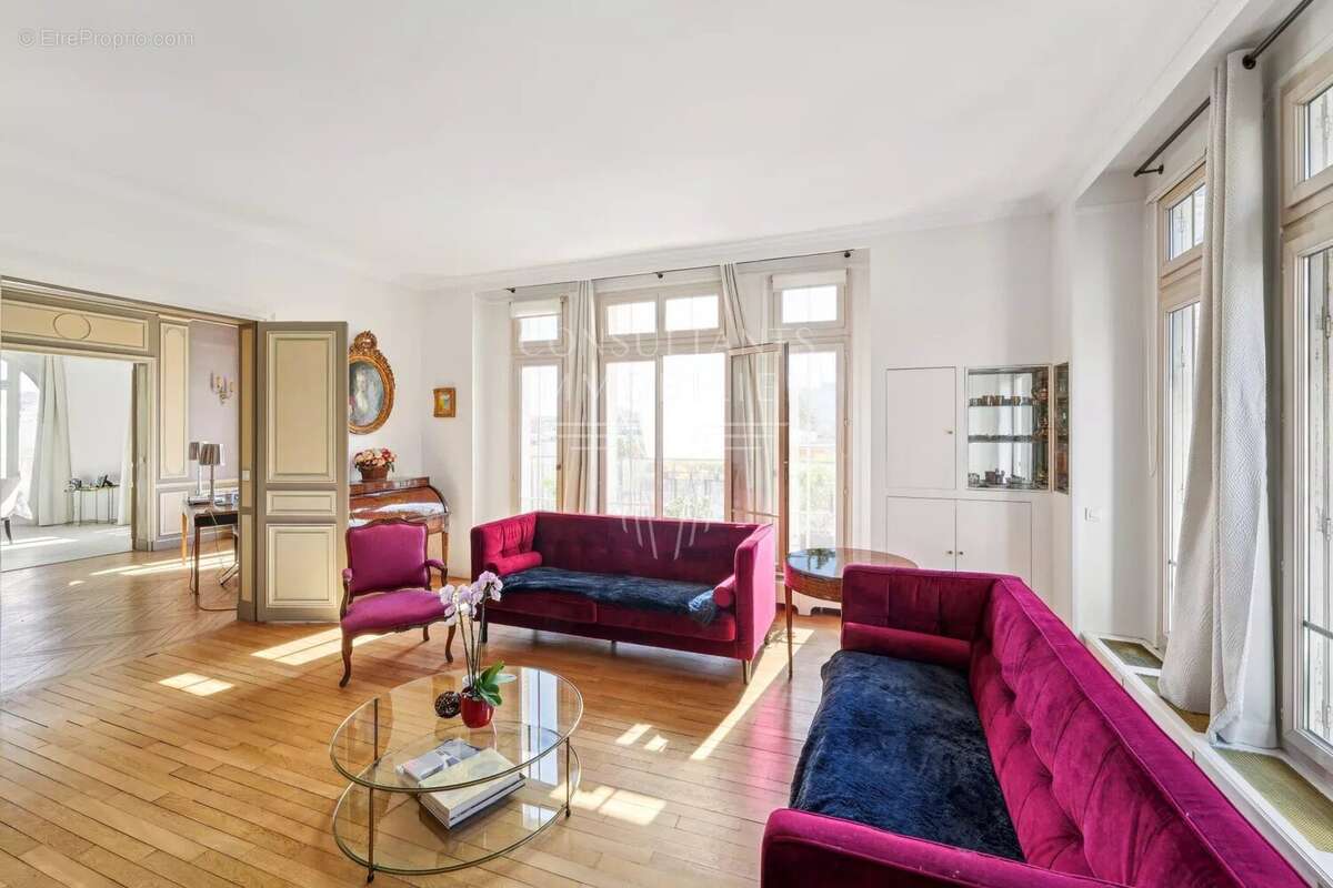 Appartement à NEUILLY-SUR-SEINE