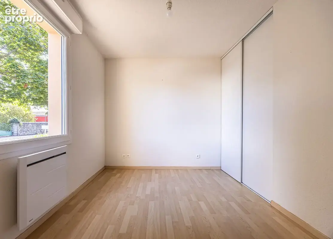Maison  de plain-pied avec garage et jardin - 66 m² - photo 4