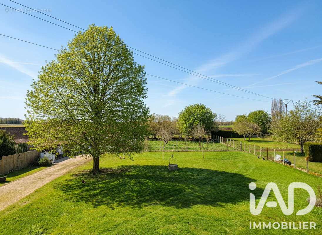 Maison 200 m² à Chasseneuil-Sur-Bonnieure  - photo 9
