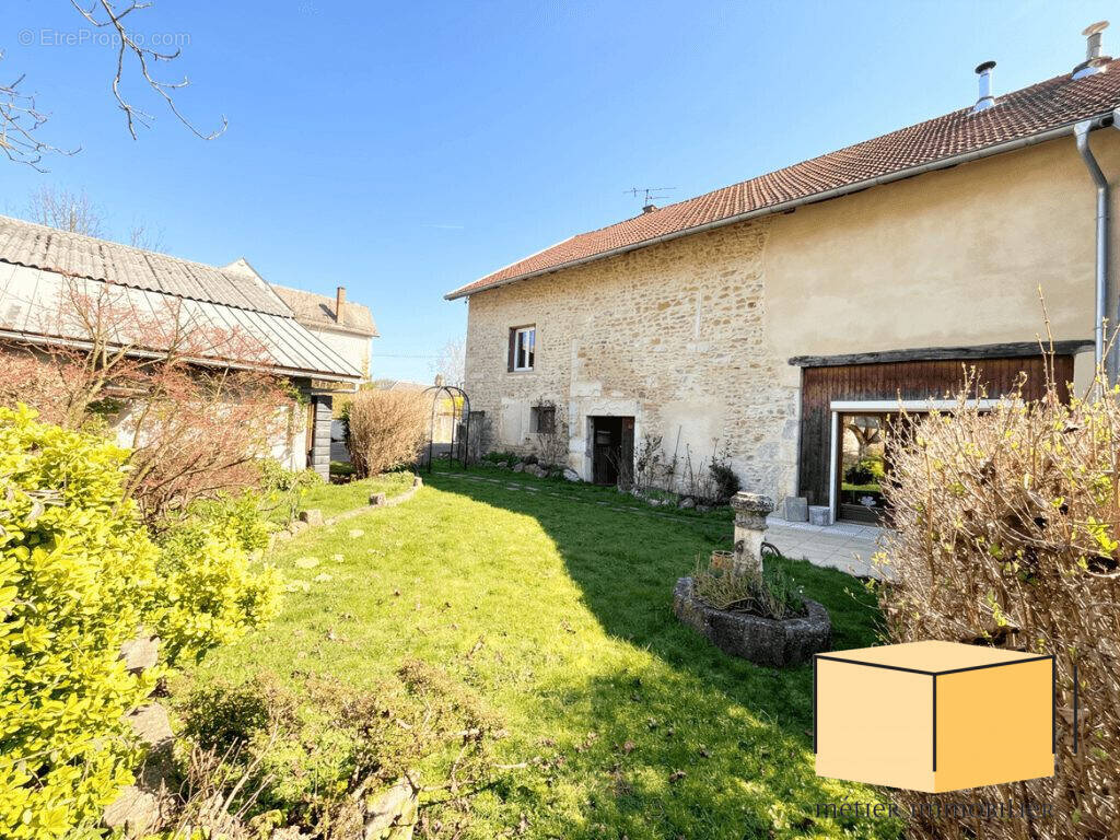 Maison à VIRIEU-LE-PETIT