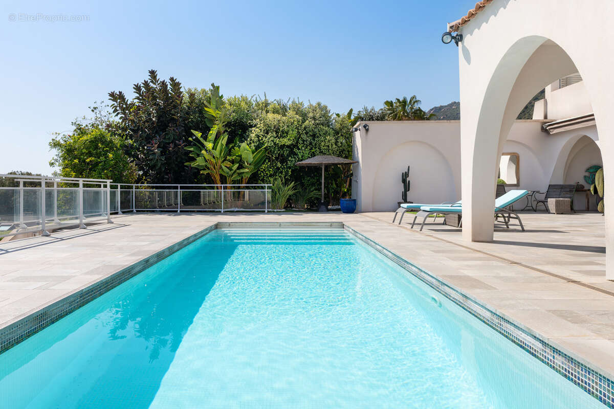 Villa de charme 300 m2 route des Sanguinaires avec vue mer et piscine - photo 8