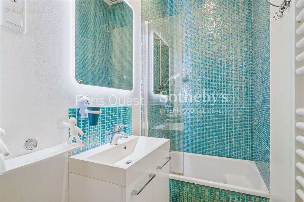 Appartement à NEUILLY-SUR-SEINE