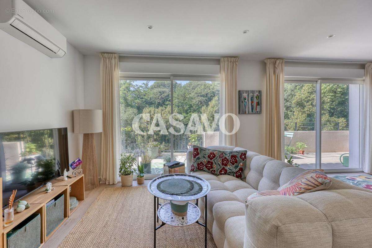 Appartement à LA ROQUE-D'ANTHERON
