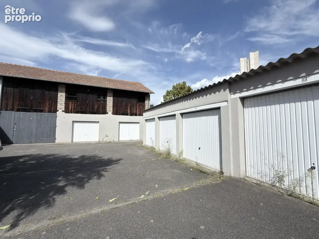 Ensemble immobilier à fort potentiel avec 4 appartements, 8 garages et dépendance - photo 4