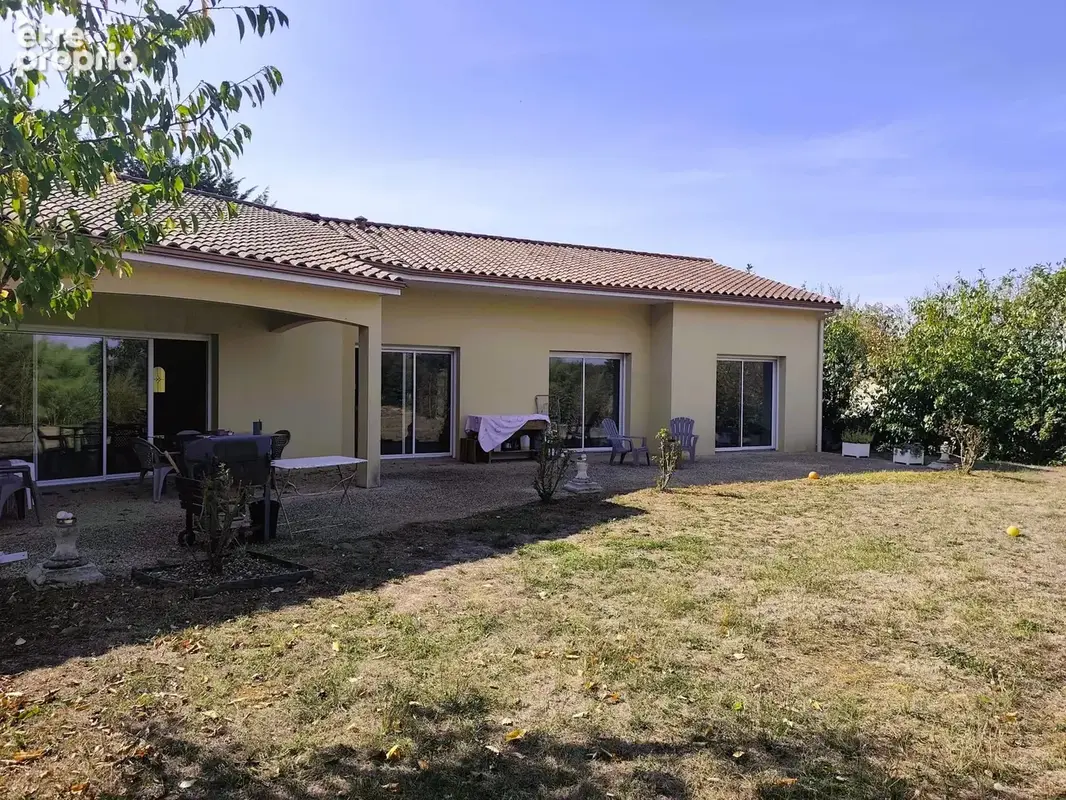 Maison 4 pièces 126 m² à vendre à La Rochefoucauld (16110) - photo 2