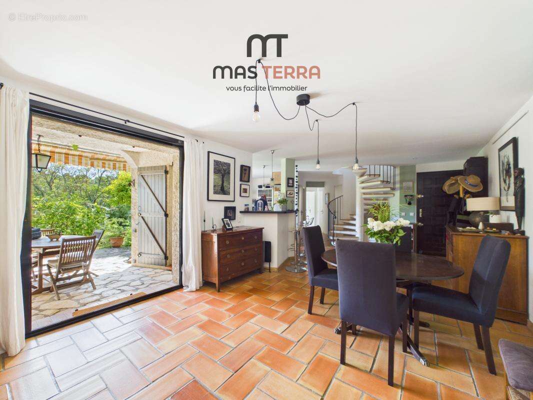Maison à ROQUEFORT-LES-PINS
