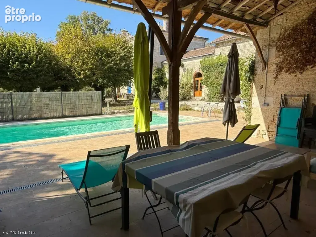 Superbe Ancien Prieuré Bien Rénové Avec Piscine, Mares et Parc Clos - photo 3