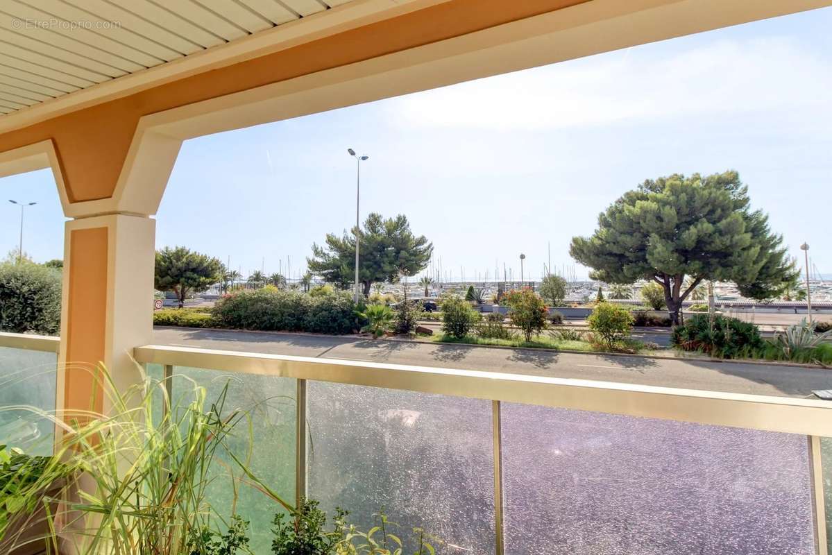 Appartement à SAINT-LAURENT-DU-VAR