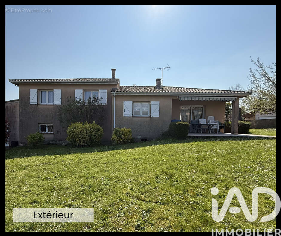 Photo 2 - Maison à SAINTE-FOY-DE-PEYROLIERES