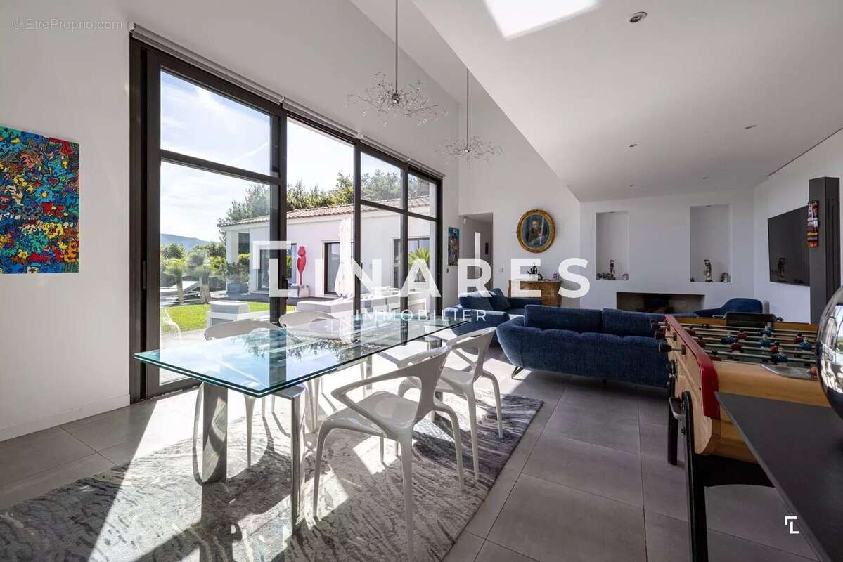 LIGNES D'EXCEPTION - Villa Plain Pied T5 de 172m2 - Piscine sel chauffée -  Terrain 1400m2 - 13011 Marseille - photo 3