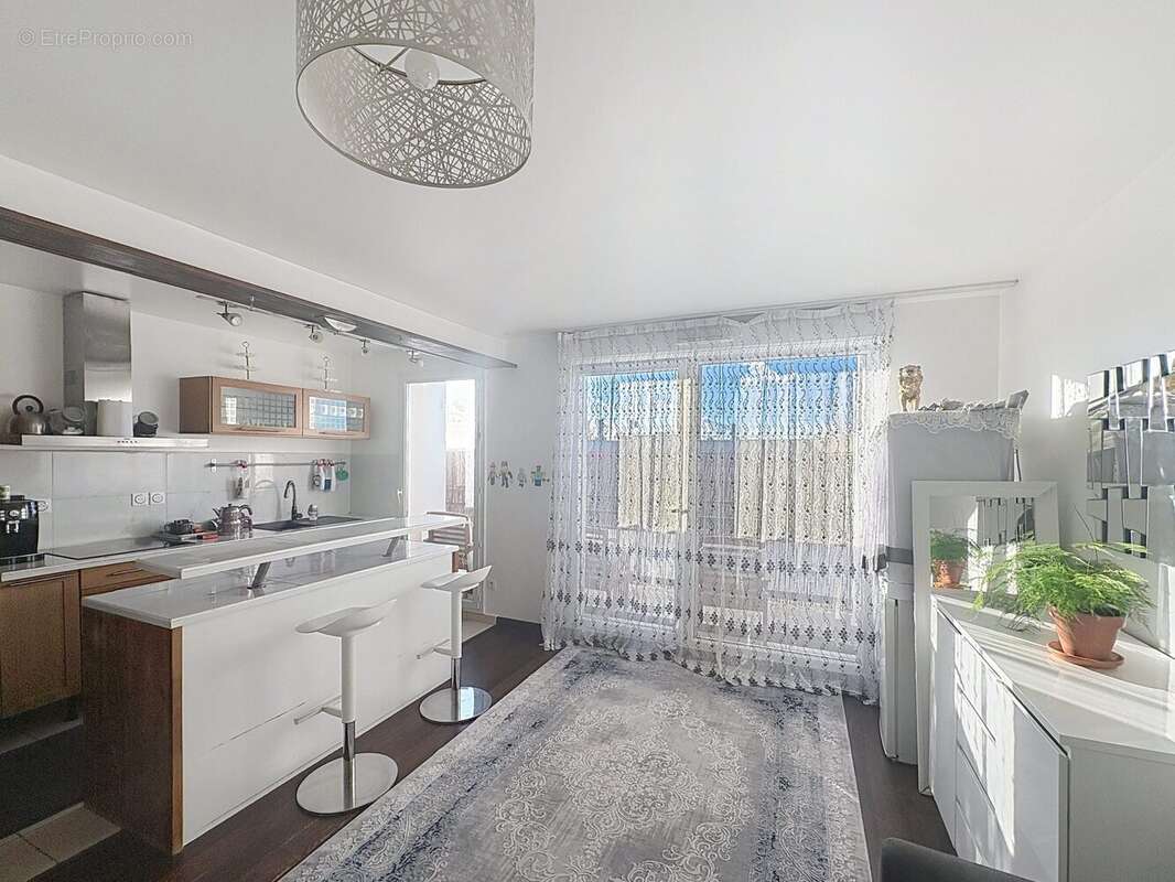 Appartement à FRESNES