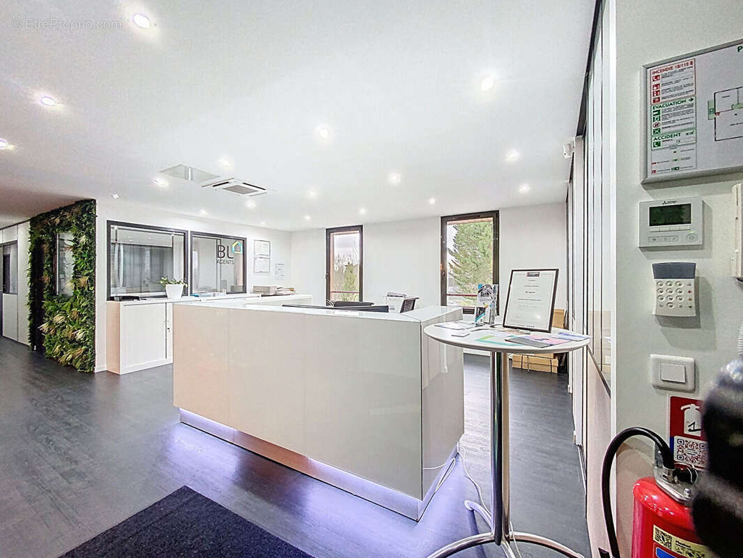 Commerce à MAGNY-LE-HONGRE