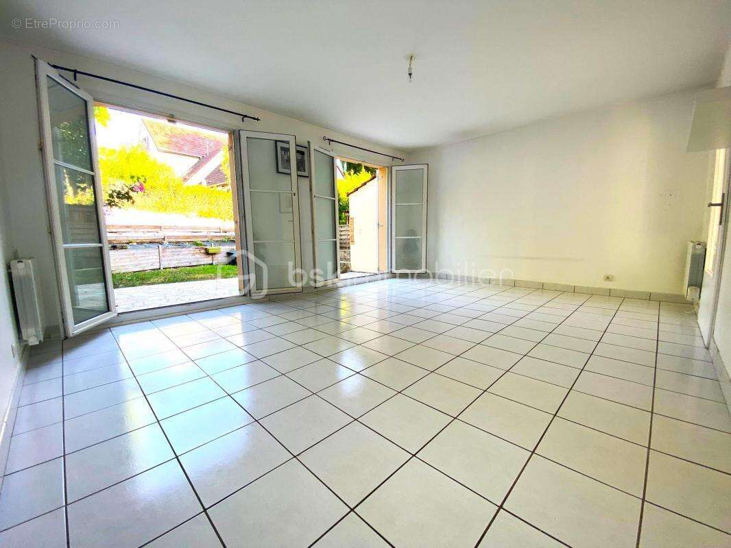 Maison à SAINT-GERMAIN-LES-ARPAJON