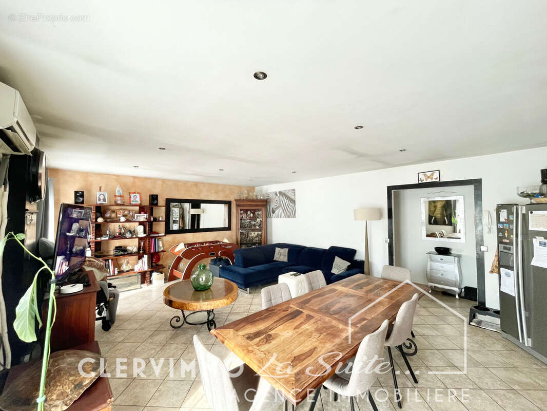 Appartement 4 pieces 108 m2 - etage 1/1 - photo 4