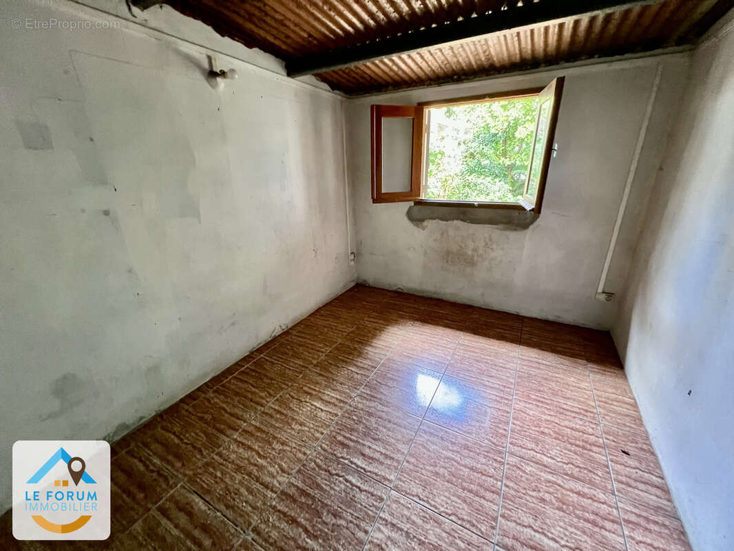 Saint pierre 97480 - maison t5 - travaux - quartier prisé - proche de toutes commodités - photo 3