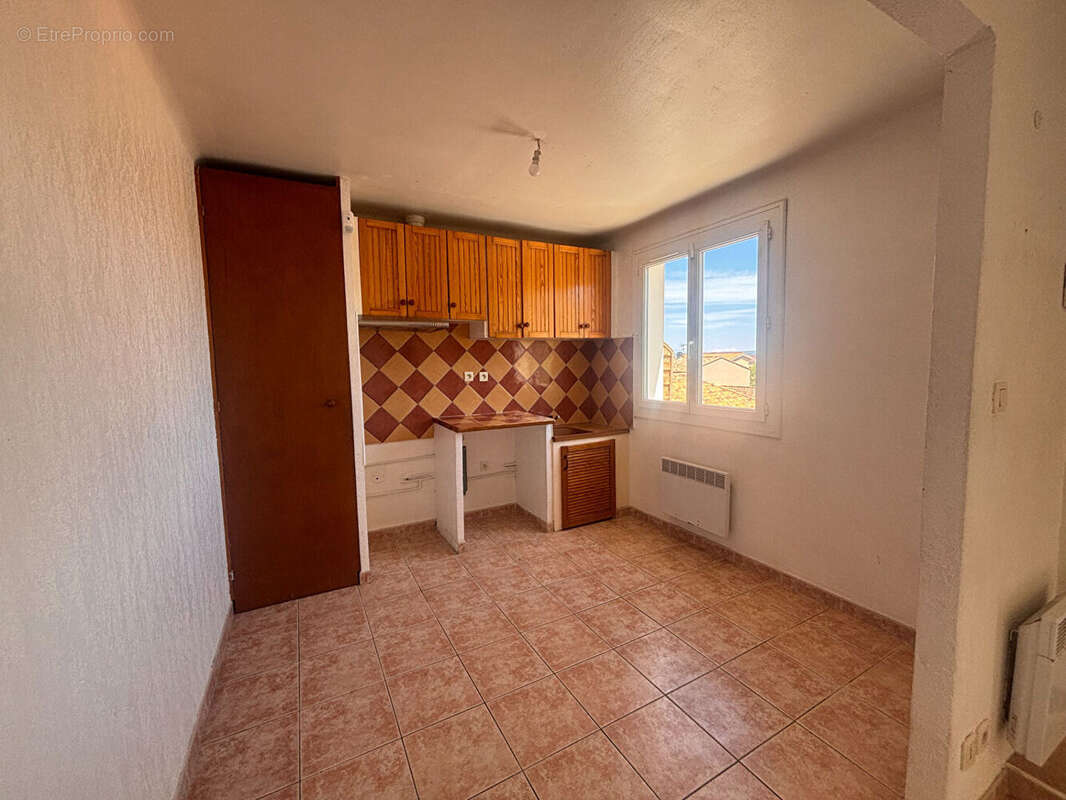 A vendre - type 3 bis avec exterieur et 2 parkings - châteauneuf - photo 3