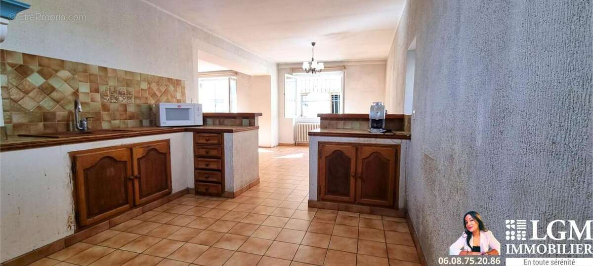 Rognes -Maison de village de caractère 130m² – garage – cave – terrasse - photo 4