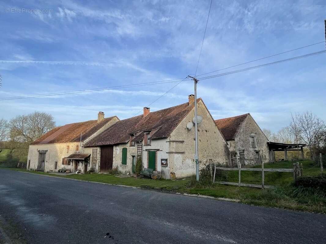 Maison à LUSSAC-LES-EGLISES