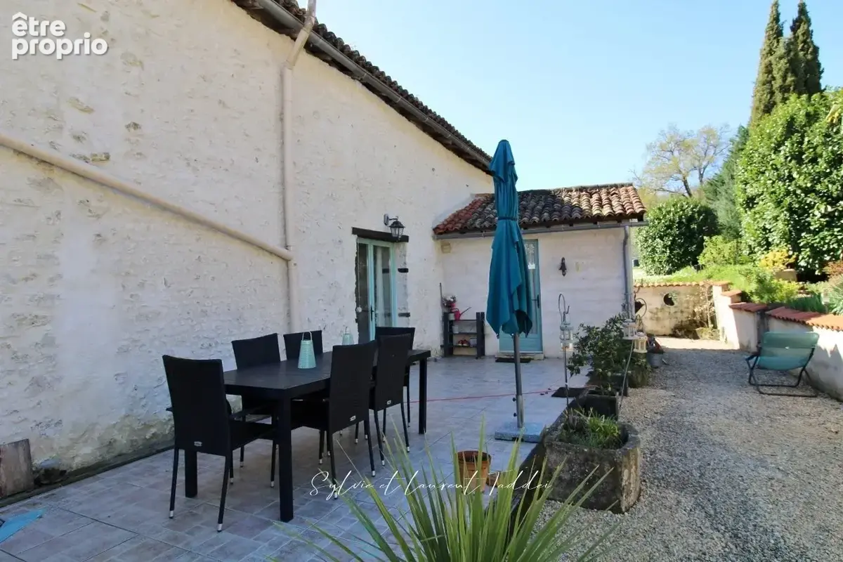 Charentaise en pierre de taille et moellons - piscine - photo 11