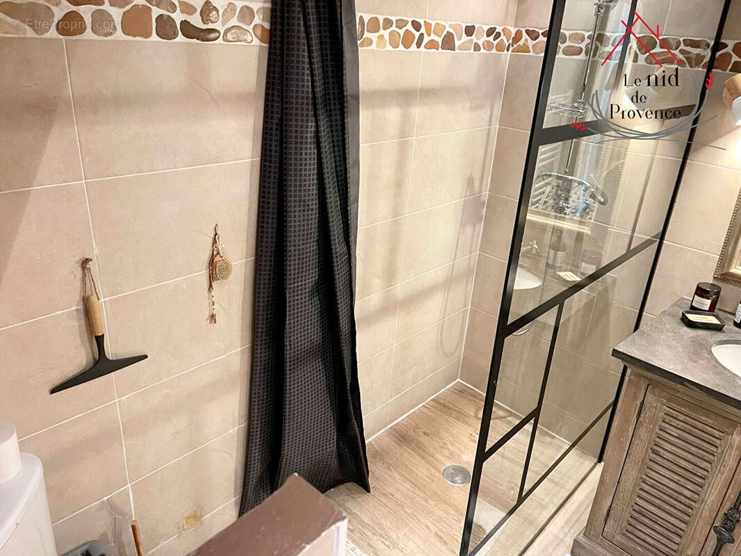 Appartement à PERNES-LES-FONTAINES