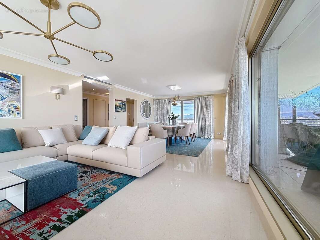 Appartement à VILLENEUVE-LOUBET