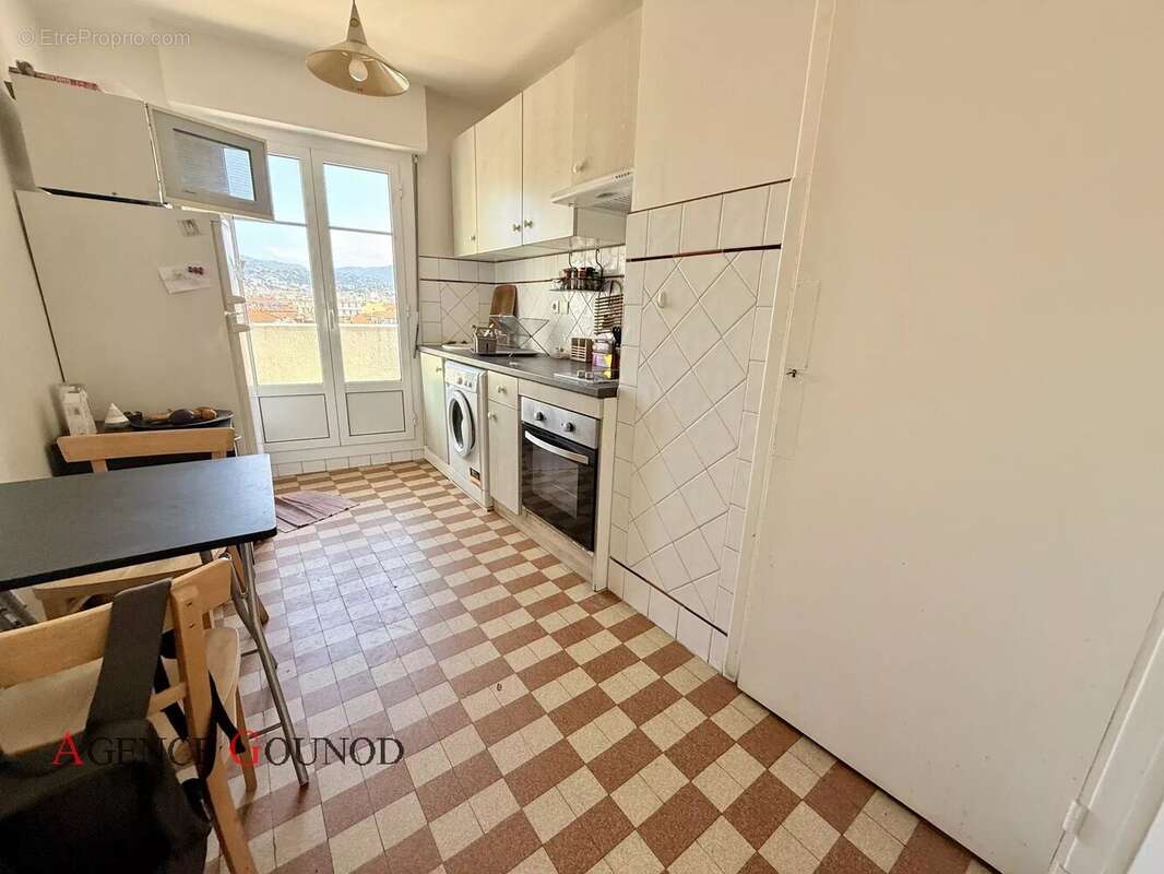 Quartier fleurs - 2 pieces 61m² dernier etage - terrasse + balcon + vue panoramique - photo 3