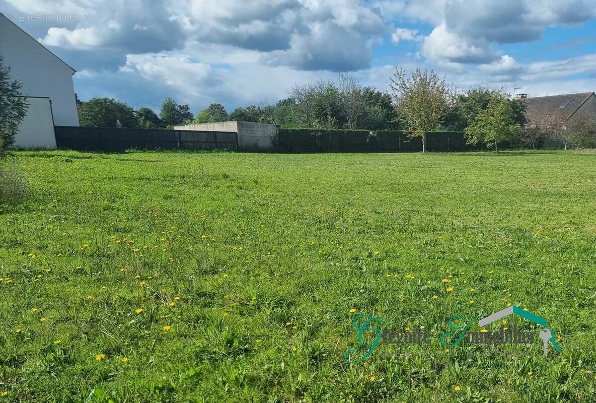 Terrain à MONTIGNY-SUR-LOING