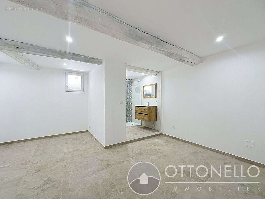 Appartement en souplex Roquebrune Sur Argens 4 pièces 75,20 m2 avec cour intérieure - photo 7