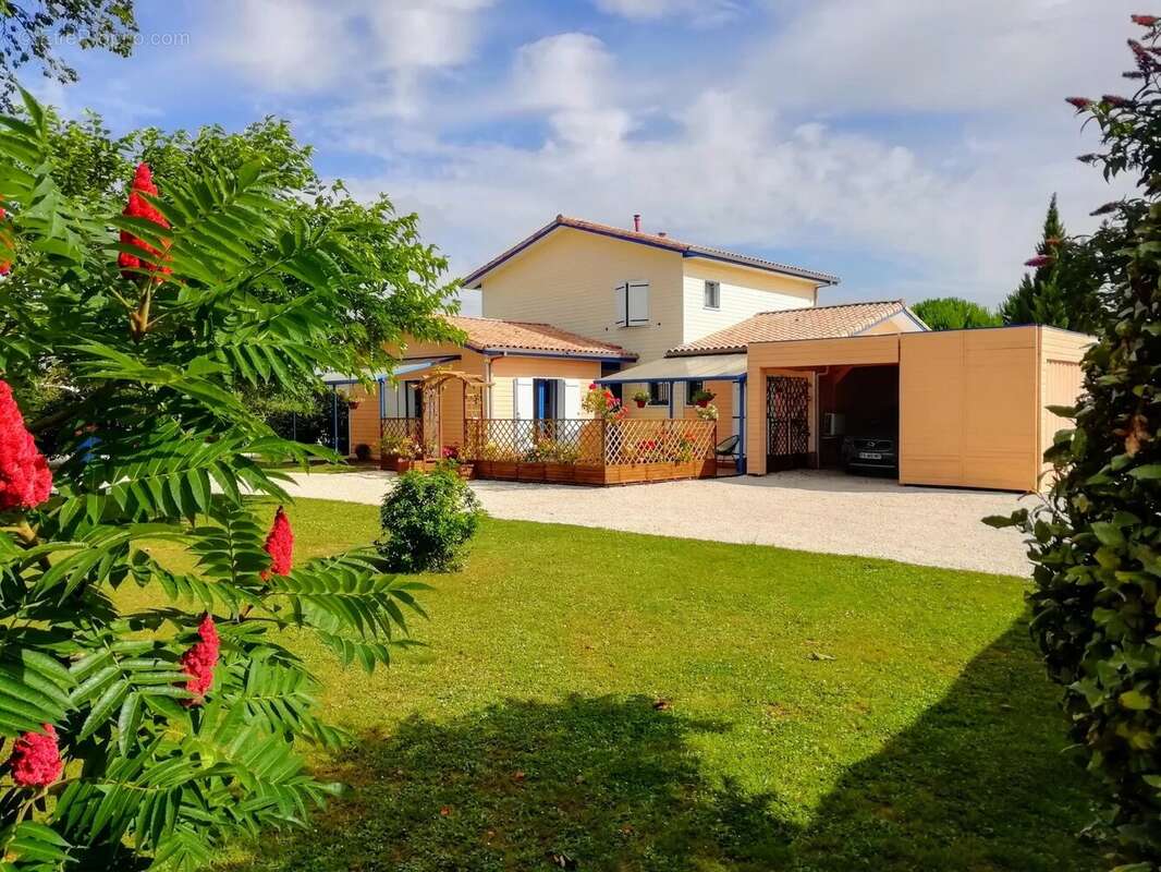 Maison à BRIZAMBOURG