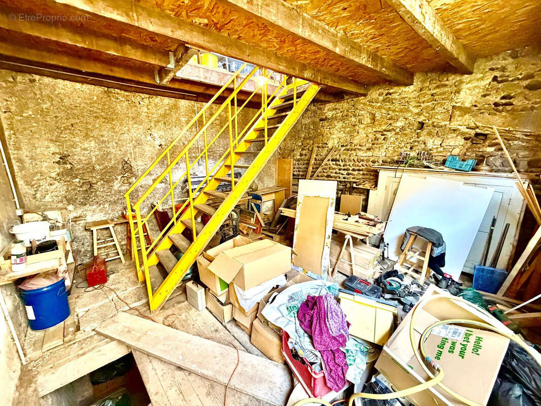 Maison de village sur cour et dépendance - photo 14