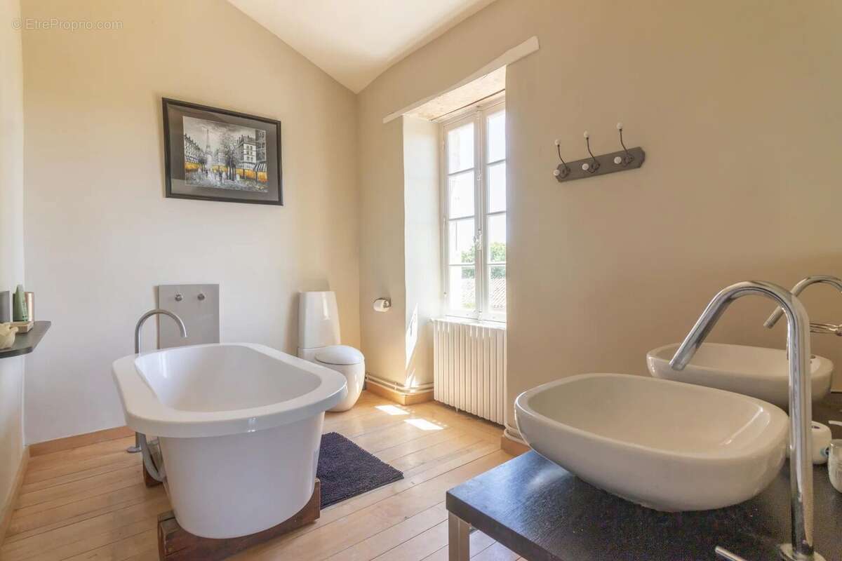 Maison à CHATEAUNEUF-SUR-CHARENTE