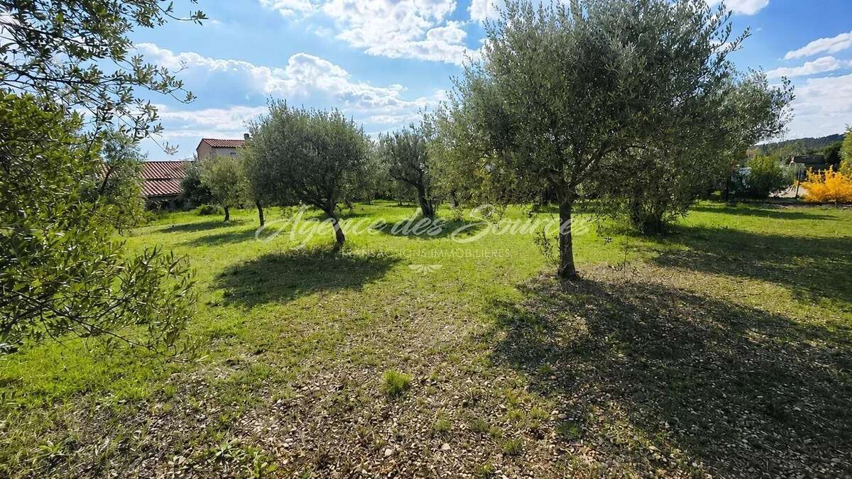 Terrain à TAVERNES