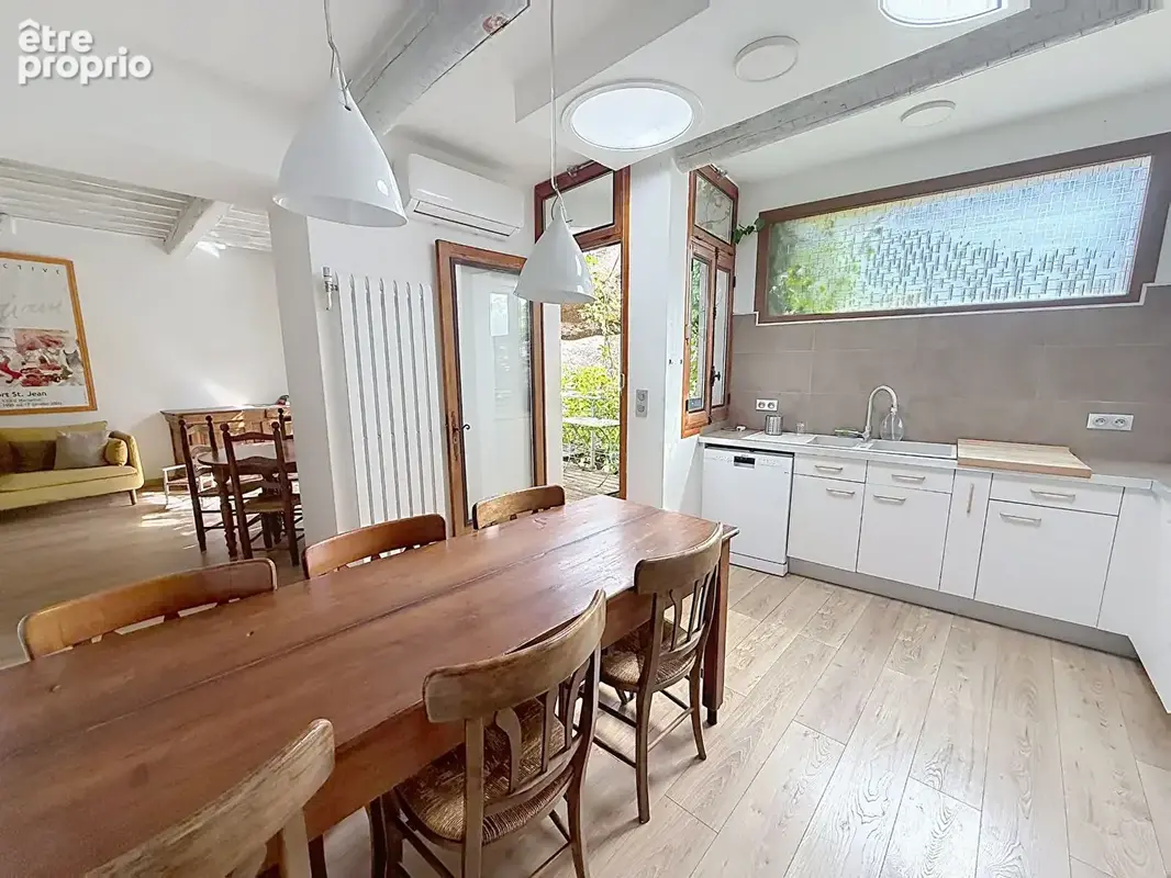 CUCURON - Maison de village rénovée de 175 m² avec terrasses, annexe et caves - photo 5