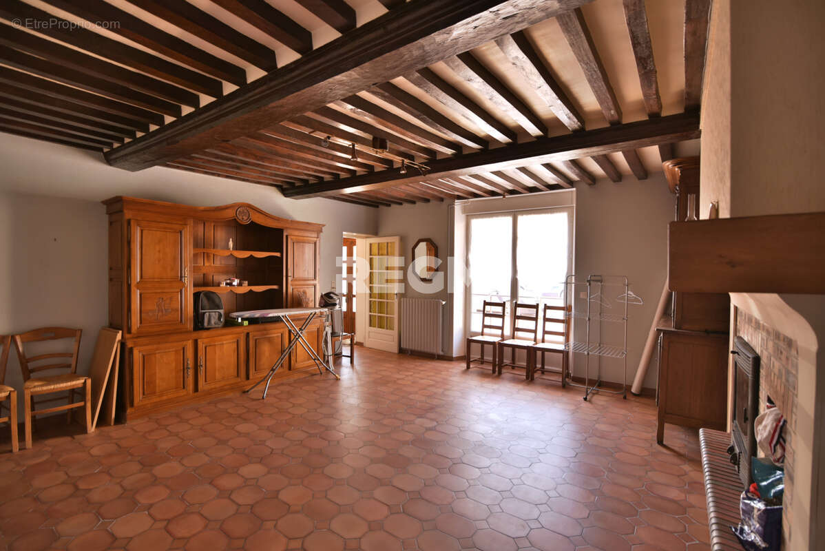 Exclusivité : Maison 3 chambres de 106m2 + 2 granges aménageables sur 1637m2 de terrain - photo 4