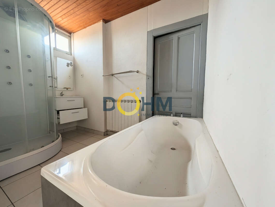 Ancien atelier de tissage a rehabiliter avec un appartement t4 sur un terrain de 497 m2 - photo 9
