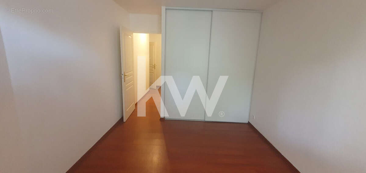 chambre  - Appartement à DRAGUIGNAN