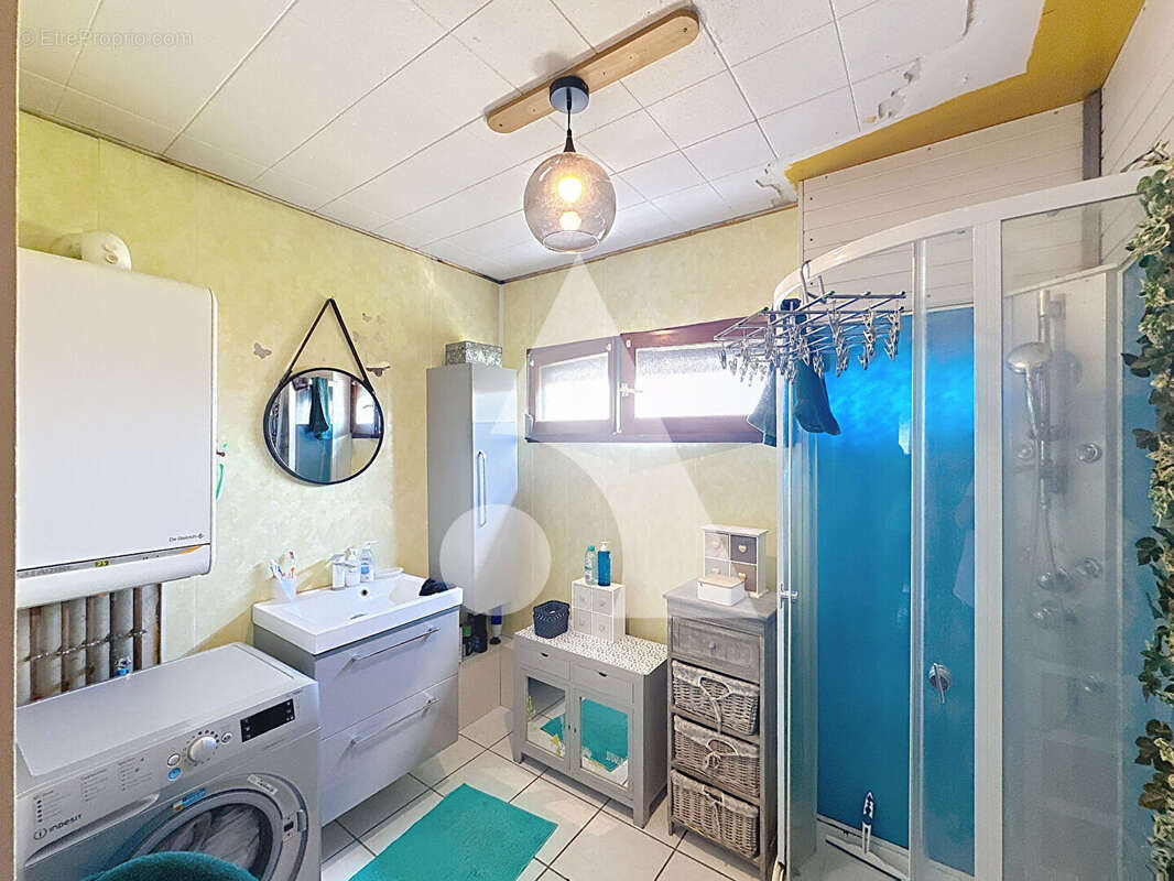 Maison à QUIEVRECHAIN