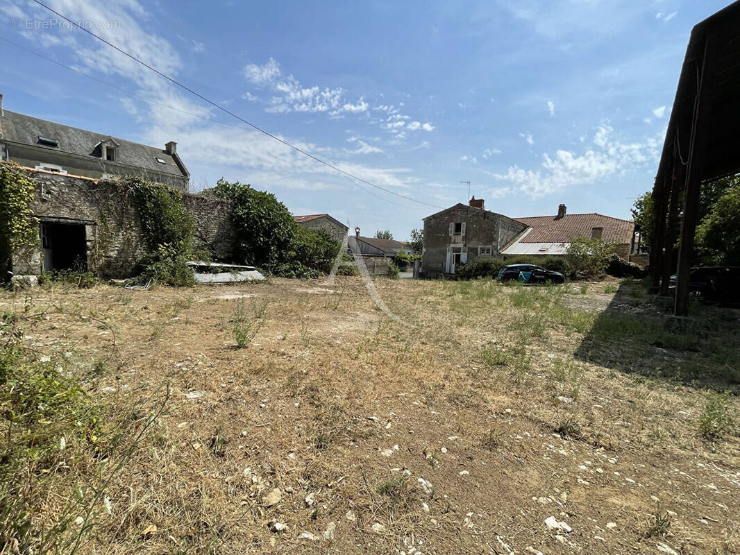 Maison à LES MAGNILS-REIGNIERS