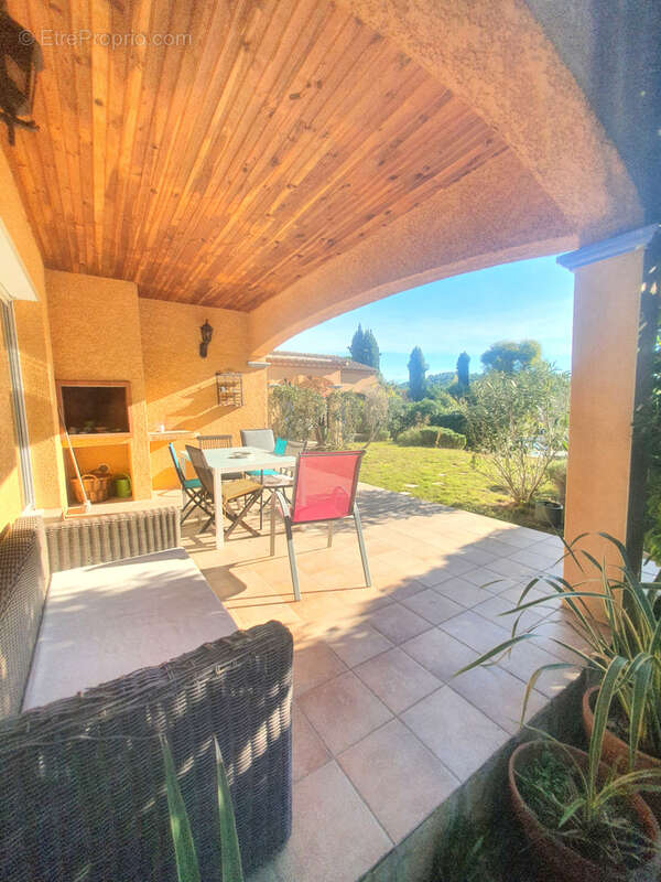 Maison à COMBAILLAUX