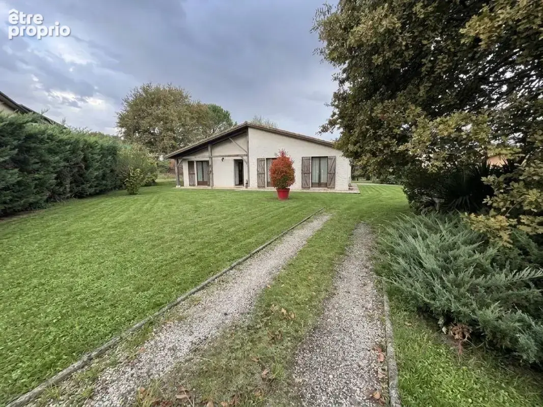 Photo Maison à Saint-Pierre-Du-Mont au prix de 181 000€