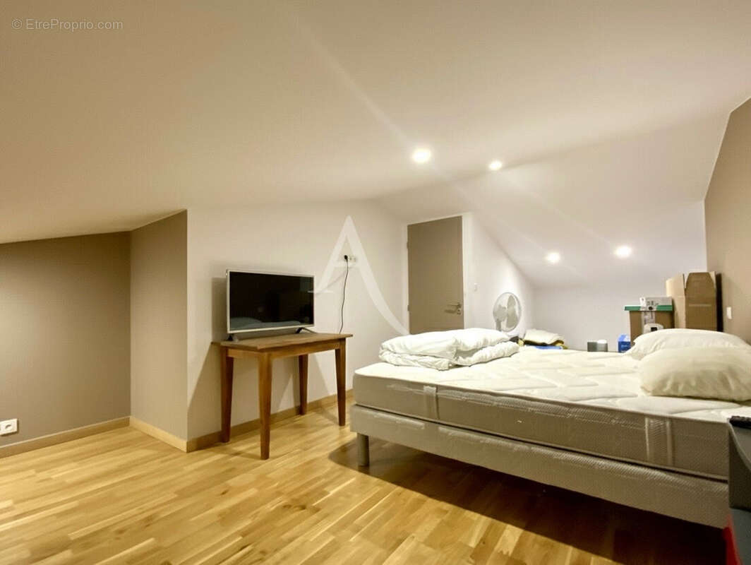 Maison à SAINT-CIERS-CHAMPAGNE