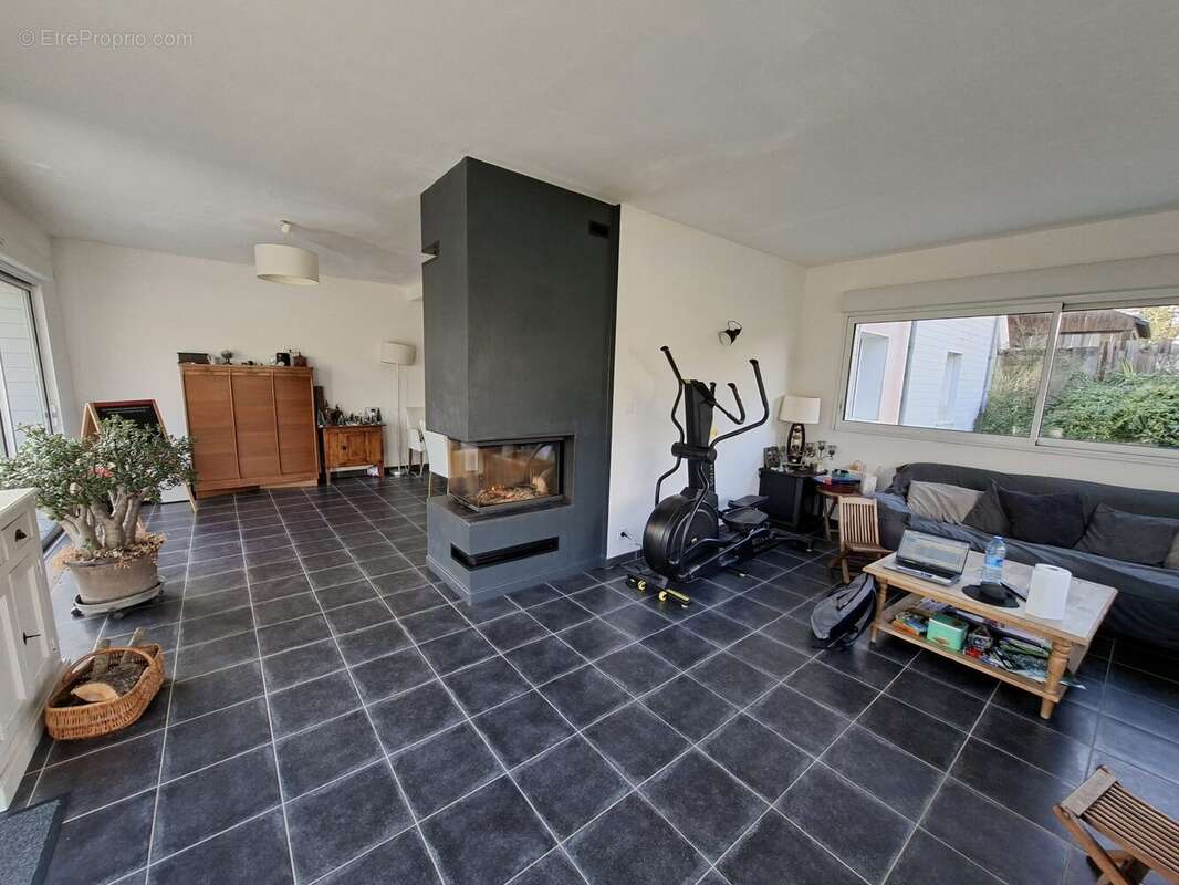 Maison à SAINT-ETIENNE-DE-MONTLUC